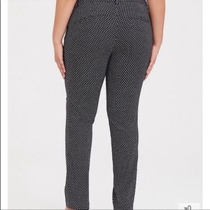 Torrid size 24 Regular Navy Geometric Print Pant